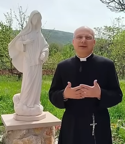 Dal Centro TOTUS TUUS di MEDJUGORJE GLI AUGURI DELL' ASSOCIAZIONE MARIA REGINA DEI CUORI  E DI PADRE GIOVANNI MARIA PERSONENI, SMM